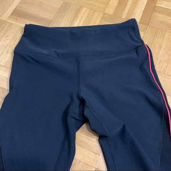 La Vie En Rose Cropped Mesh Detail Active Leggings - Picture 8 of 13